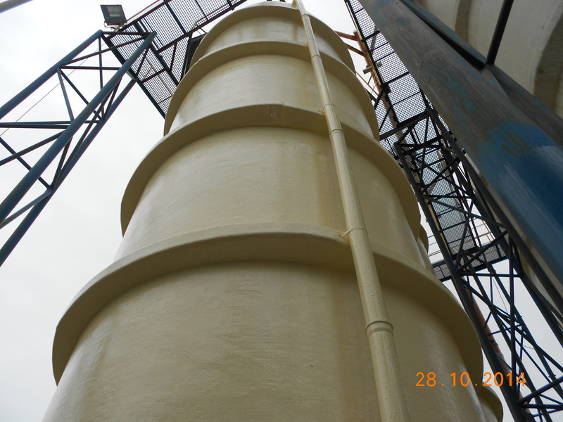 Corrosion protection of a fiberglass tank for hydrochloric acid