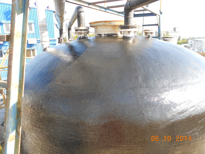 Corrosion protection of a fiberglass tank for hydrochloric acid