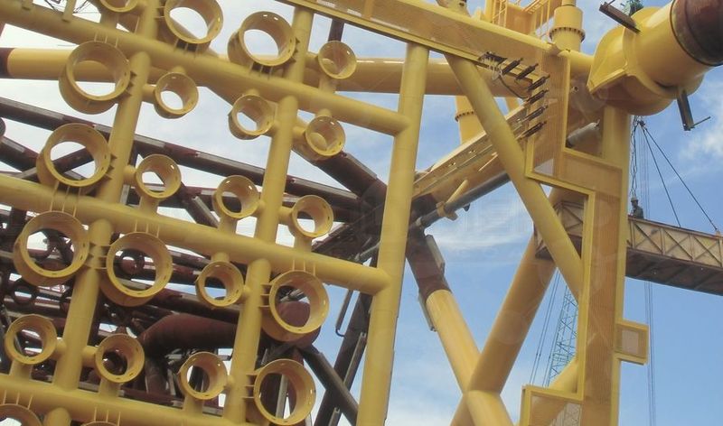 Corrosion protection for splash zone on oil platform